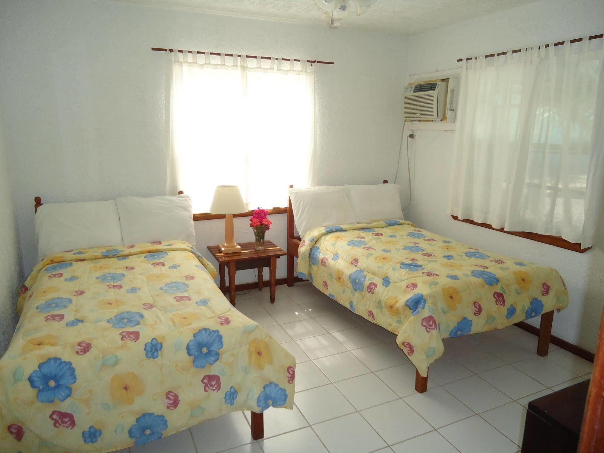 Exotic Caye Beach Resort San Pedro  Exteriör bild